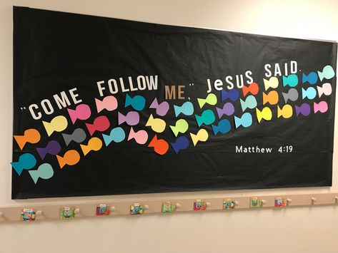 United In Faith And Community Bulletin Board, Bible Class Decorating Ideas, Bulletin Board Bible Verse, Bible Theme Classroom, Bible School Room Decorations, Ten Commandments Bulletin Board, Sunday School Wall Murals, Bible School Classroom Decor, Christian Classroom Bulletin Boards