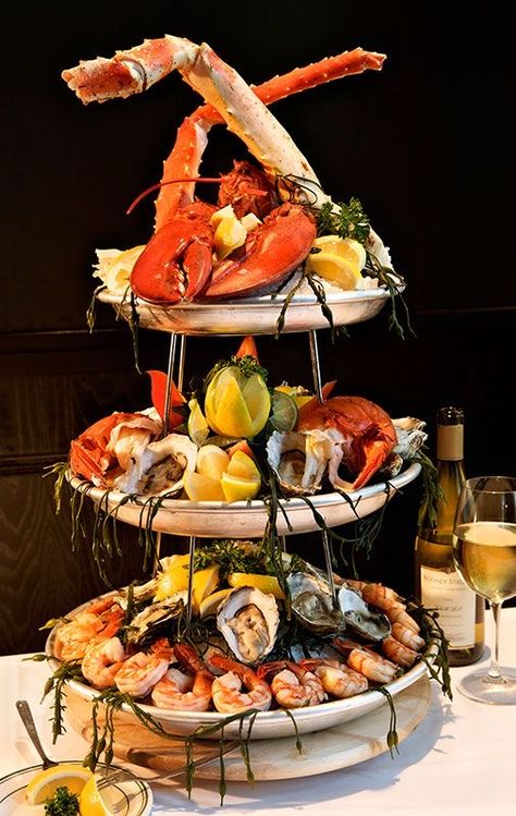 Sea Food Platter Presentation, Diy Seafood Tower, Seafood Tower Display, Seafood Board Platter, Seafood Tower Ideas, Seafood Platter Ideas, Seafood Extravaganza, Seafood Display, Seafood Platters