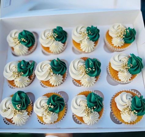 Emerald Green Cupcakes, Decorative Baking, Green Cupcakes, White Cupcakes, Graduation Cupcakes, Wedding 2024, Gold And Green, Christmas Cupcakes, Wedding Cupcakes