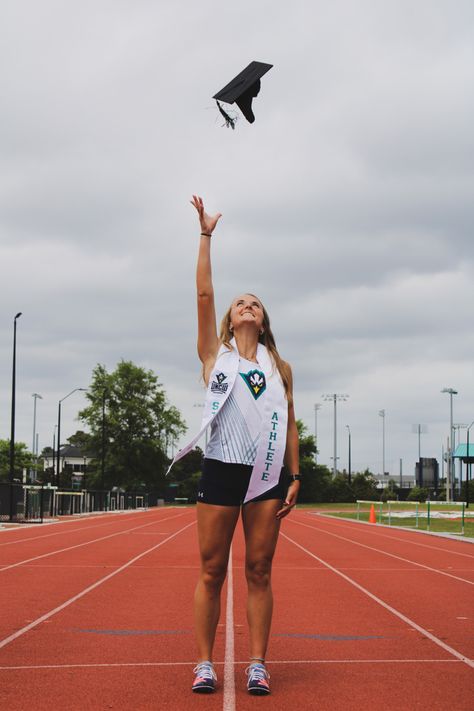 Track Senior Pictures Baton, Senior Picture Ideas Runner, Senior Picture Track Ideas, College Graduation Pictures Sports, Track And Field Graduation Cap, Cross Country Graduation Pictures, Track Senior Pictures Throwers, Hurdle Senior Pictures, College Athlete Graduation Pictures