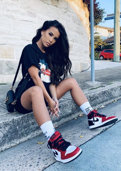 Jordan Outfits Womens, Jordan Outfit Women, Sneaker Outfits Women, Jordan Outfit, Jordan Outfits, 90s Fashion Outfits, Air Jordan 1 High, Jordan 1 High, Cute Simple Outfits