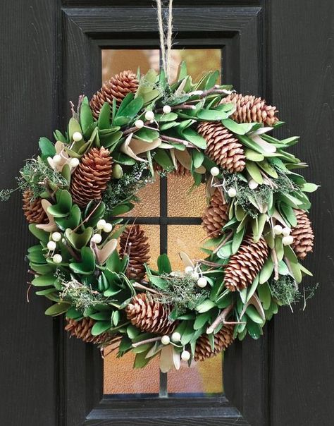 Woodland Christmas 18 Ideas 2023 ZTNews Earthy Christmas, Natal Natural, Natural Christmas Wreaths, Pinecone Crafts, Personalized Wreaths, Floral Door Wreaths, White Christmas Wreath, Cone Crafts, Mistletoe Kiss