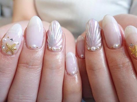 Scallop Nail Art, French Beach Nails, Beach Trip Nails Summer, Japanese Nail Art Summer, Shell Design Nails, Sea Shell Nails, Nail Art Beach, Little Mermaid Nail Art, Shell Nails