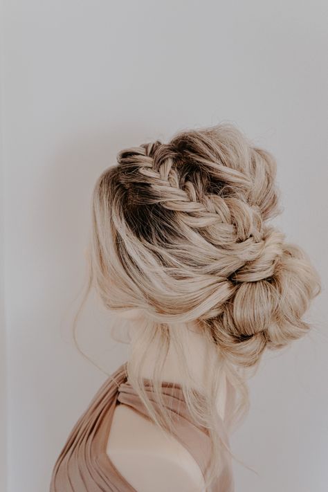 Boho Wedding Updos For Long Hair, Country Bridal Hairstyles, Boho Western Wedding Hairstyles, Boho Glam Wedding Hair, Wedding Hairstyles Boho Updo, Bridal Hair Boho Updo, Wedding Hair Country, Western Wedding Hairstyles Updo, Rustic Wedding Updo