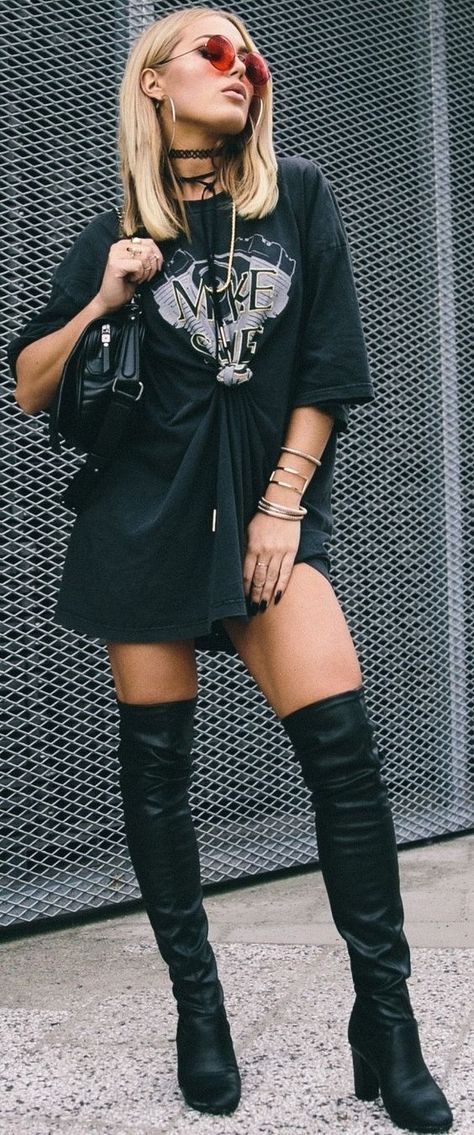 Here's how to recreate this vintage inspired hip-hop concert outfit! Hip Hop Concert Outfit, Look Da Festival, Rap Concert Outfit, Look Hip Hop, Concert Outfit Fall, Cute Concert Outfits, Concert Outfit Rock, Pakaian Hipster, Looks Hip Hop