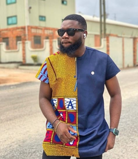 African Shirts For Men Short Sleeves, Men African Shirts, Ankara And Jeans, Ankara Shirts For Men, Men With Style, Look Confident, African Print Shirt, Fancy Short Dresses, African Wear Styles For Men