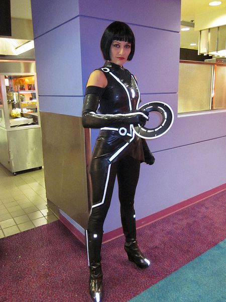 Community Post: 23 Hot Latex Cosplay Outfits Tron Cosplay, Tron Costume, Latex Cosplay, Tron Legacy, Comic Con Cosplay, Disney Cosplay, Cosplay Tips, Cosplay Characters, Amazing Cosplay