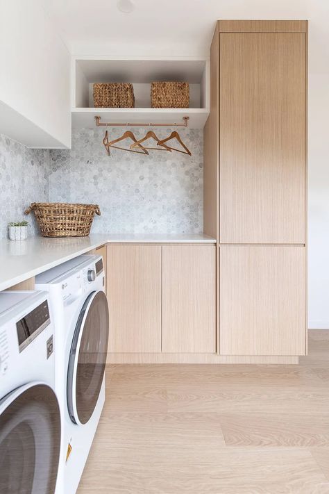 Transform Your Laundry Room with Clever Design Ideas - Design Dossier Laundry Renovation, Laundry Makeover, Laundry Mudroom, Laundry Shelves, Laundry Chute, Laundry Ideas, Laundry Room Layouts, Laundry Cabinets, Laundry Room Renovation