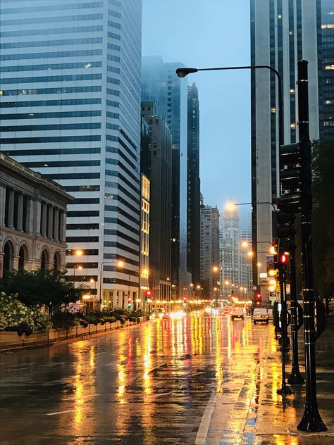 Rainy Chicago Aesthetic, Calming Lights, Pretty Cities, Chicago Living, Chicago Vacation, Chicago Aesthetic, Comfort Place, Urban Sketches, Rainy Morning