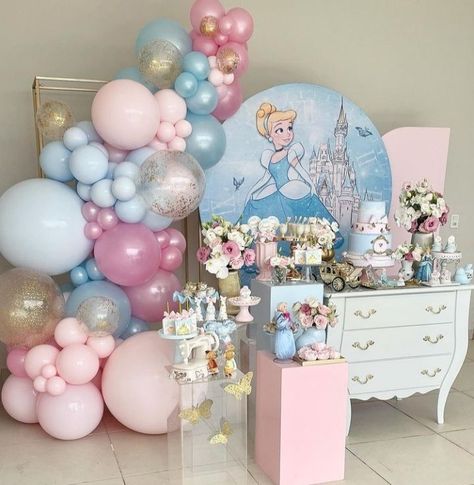 Cinderella Balloon Garland, Cinderella Birthday Theme, Cinderella Party Theme, Cinderella Birthday Party Decorations, Cinderella Baby Shower, Train Birthday Cake, Princess Balloons, Pink Party Theme, Birthday Party Idea