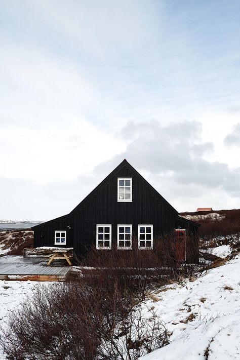 The Nordroom - A Dark Grey Cottage in Iceland Home Exterior Black, New Home Exterior, Black Cottage, Beachfront Cottage, Black Houses, Countryside Cottage, Country Cottage Decor, Mill Valley, Old Cottage