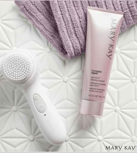 Tess Pennanen | MK Skincare and Beauty on Instagram: "Are you looking to elevate your skin care routine? Look no further! The Mary Kay Skinvigorate Brush is what you’ve been looking for! Here’s just a few amazing things that it does: 🌟clinically shown to remove 4 times more dirt, makeup, oil and pollutants than hand cleansing alone 🌟has a one minute shut off to keep your routine consistent 🌟suitable for twice a day cleansing on all skin types, including sensitive skin Grab yours now at the li Timewise Repair Mary Kay, Mary Kay Malaysia, Mary Kay Skinvigorate, Mary Kay Brushes, Kosmetyki Mary Kay, Mary Kay Timewise Repair, Timewise Repair, Mary Kay Skin Care, Skincare Brush