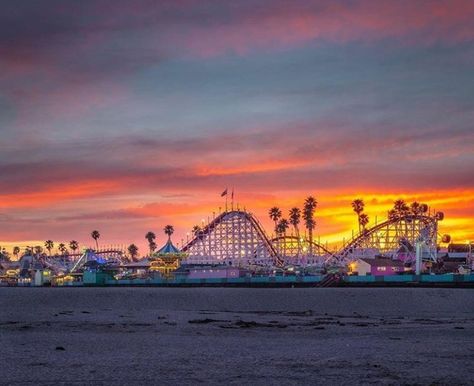 Santa Cruz Boardwalk, Monterey Bay California, Santa Cruz Beach Boardwalk, Santa Cruz Beach, Adventurous Things To Do, California Poster, Coastal Life, Beach Boardwalk, Mermaid Life