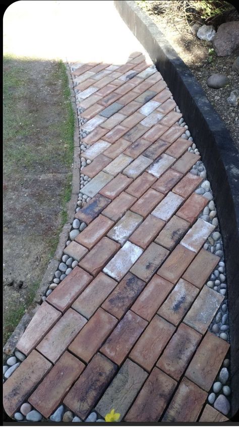 Brick Walkway Diy, Brick Garden Edging, Path Edging, Cozy Garden, Walkway Landscaping, Brick Path, Brick Walkway, Pathway Landscaping, Brick Garden