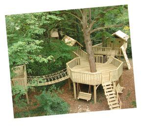 This would be so cool to have! I think the boys would never leave the backyard! now to convince T to build it! Treehouse Design Architecture, Casa Hobbit, Treehouse Masters, Tree House Plans, Tree Fort, Tree House Diy, Tree House Kids, Cheeky Monkey, Cool Tree Houses