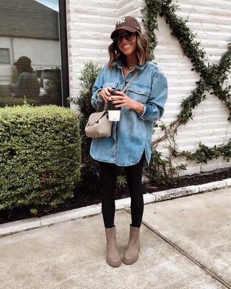 Jean Jacket Outfits Fall, 70 Degree Weather Outfit, Green Leggings Outfit, Hat Outfit Fall, Fall Outfits With Hats, Omega Necklace, Jacket Outfit Women, Jean Jacket Outfits, Everyday Casual Outfits