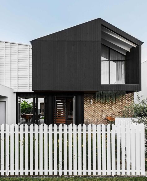 Inside Out on Instagram: “Beckoning enticingly from a sleepy pocket of the Gold Coast, this strikingly modern new home is an undeniable showstopper. Step inside via…” Hamptons Exterior, Exterior House Doors, Modern Coastal Home, Black Houses, Interesting Buildings, Modern Coastal, Brickwork, Coastal Homes, Colour Block