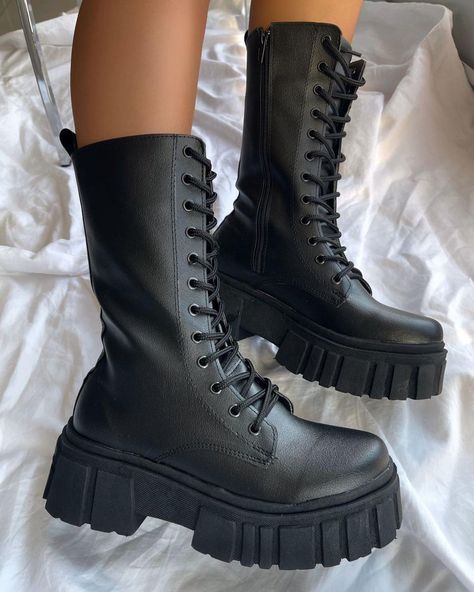 Combat Boots Aesthetic, Worker Boots, Outfit Styles, Style Aesthetic, Interview Outfit, Mary Jane Shoes, Platform Boots, All About Fashion, Nice Shoes