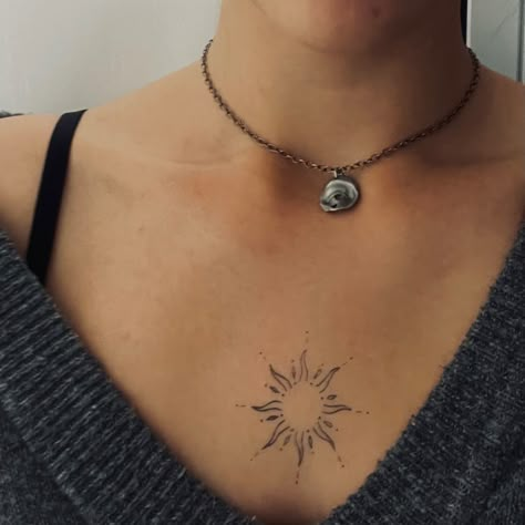 Sun And Moon Chest Tattoo, Sun Tattoo Chest, Sun Chest Tattoo, Women Tattoo Placement, Chaos Tattoo, Sun Tattoo Designs, Idea Tattoo, Sun Tattoos, Cute Tiny Tattoos