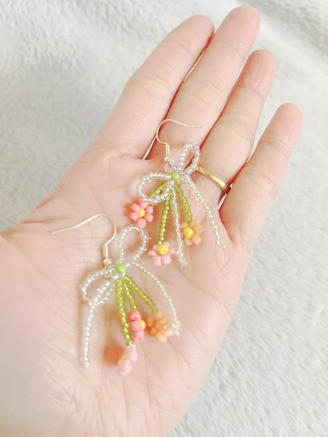 Welcome to my shop! 🌈 Handmade beaded Coneflower earrings. These gorgeous flower earrings feature colorful beads.  🌈 CARE TIPS - Do not wear it while bathing, sleeping, or doing any water activities. - Store jewelry in a cool, dry area. - Avoid kinking the jewelry. 🌈 Made with love and care by me 💕 🌈 If you have any questions, feel free to message me! 🌈 If you have received a damaged package, please contact us and provide pictures of the damaged painting. We will find a solution that is su Flower Bouquet Earrings, Bead Butterfly, Beaded Flower Earrings, Beaded Bouquet, Anting Manik, Wire Jewelry Patterns, Diy Hair Accessories Ribbon, Seed Bead Flowers, Happy Jewelry