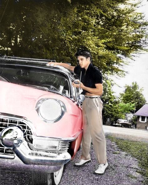 Elvis Pink Cadillac, Elvis Presley House, Black Cadillac, King Creole, Pink Cadillac, Elvis And Priscilla, Elvis Movies, Elvis Presley Photos, Cadillac Fleetwood