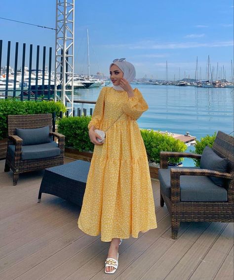 Hijab Outfit Winter, Modest Maternity Dresses, Modest Stylish Outfits, Printed Abaya, Winter Hijab Outfits, Hijabi Gowns, Modest Winter Outfits, Thailand Dress, Eid Looks