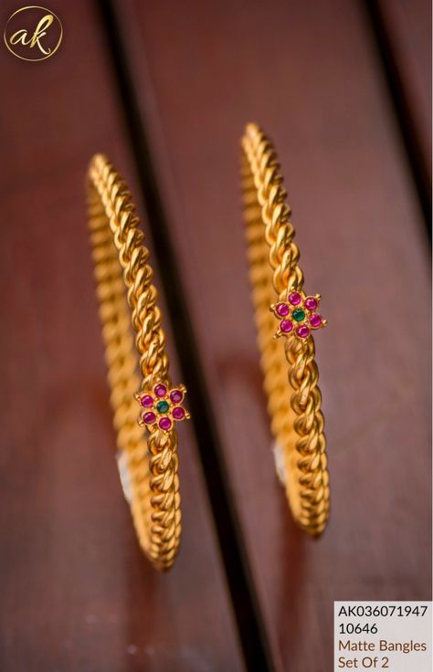 Thodalu Bangles, Temple Bangles Gold Jewellery, Rings For Women Gold Indian, Simple Gold Bangle, Plain Gold Bangles, Accessories Korean, Gold Jewels Design, Gold Bangles For Women, Gold Jewelry Outfits