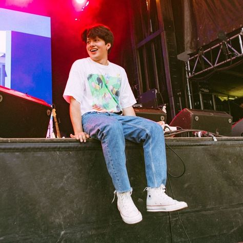 Indie Pop Outfits, Boy Pablo, Fit Boy, Indie Singers, Pop Outfits, Dancing In The Dark, Indie Pop, Mens Fashion Casual Outfits, Streetwear Men Outfits