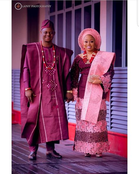 Houseofasooke and Asoebi on Instagram: “Burgundy × Peach never look this hawt @yettyclesia knows what suit her perfectly and trust us to do justice to the combo. #asooke🔥…” Nigerian Traditional Attire, Pink Couple, Nigerian Wedding Dresses Traditional, Wedding Dress For Bride, Nigerian Wedding Dress, Yoruba Wedding, Burgundy Outfit, Lace Dress Styles, Aso Oke