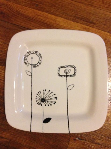 Square Dinner Plates, Sharpie Crafts, Paint Your Own Pottery, Painted Pottery, Sharpie Art, Hand Painted Pottery, Painted Plates, Pottery Designs, Creative Hobbies