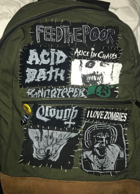 My backpack Backpack With Patches And Pins, Patch Backpack, Punk Backpack, Bag Decorating Ideas, Patch Ideas, Grunge Backpack, Thrift Flip Ideas, Punk Shop, Type Tattoo