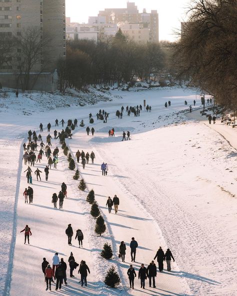 River Skating Trail In Winnipeg Has To Be On Your Canadian Winter Bucket List - Narcity Winnipeg Winter, Manitoba Travel, Canadian Christmas, Canadian Culture, 2023 Mood, Winter Bucket List, Canadian Winter, Social Design, Winter Watercolor