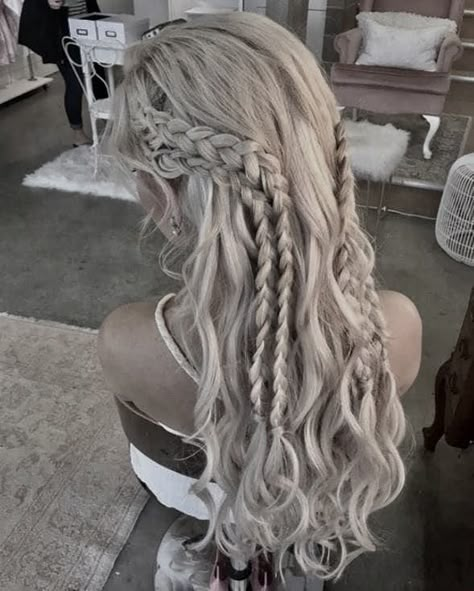 Danearys Stormborn Hair, Targaryen Hair Aesthetic, Siren Face Claim, Khaleesi Aesthetic, Targaryen Dress Aesthetic, House Of The Dragon Hairstyles, Daenerys Targaryen Hairstyle, Dragon Hairstyles, Targaryen Wedding Dress