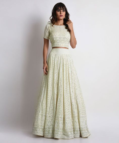 Traditional Crop Top Designs, Green Chikankari Lehenga, Lehenga With Crop Top, Inexpensive Wedding Ideas, Lehenga Outfit, Long Skirt Top Designs, Long Choli Lehenga, Chikankari Lehenga, Simple Lehenga