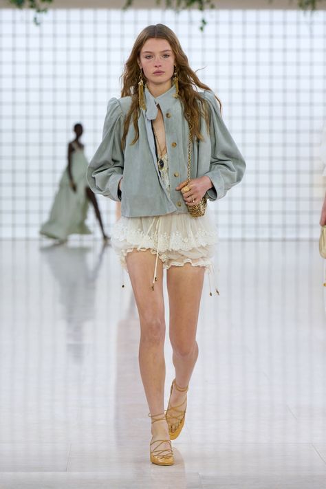 Chloe Spring/Summer 2025 - Chloe S25 - 8 Elizabeth Cady Stanton, Book Dress, Elle Fashion, Top Street Style, Mary Kate Olsen, Moda Paris, Tilda Swinton, Bubble Skirt, Street Style Trends