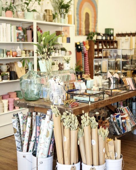 Shop Setup Ideas, Tiny Shop Ideas, Flower Shop Cafe Aesthetic, Concept Store Ideas, Floral Workshop Space, Bookstore Flower Shop, Gift Shop Ideas, Small Gift Shop Interiors, Small Town Flower Shop