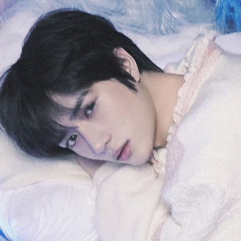 txt beomgyu nightmare concept photo icon Beomgyu Nightmare, Beomgyu Photocard, Txt Temptation, The Name Chapter Temptation, Name Chapter Temptation, Beomgyu Pics, Shadow Monster, Wall Trends, Nightmare Night