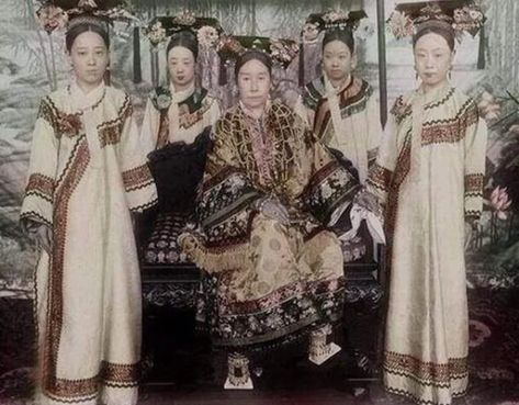 Going to the toilet was a relatively private thing in everyone's eyes, but Empress Dowager Xu Xi brought the palace lady with her. Not only that, this Empress Dowager also asked the palace lady to hold water in her mouth with the purpose of being extremely surprised.#Concubines #FromHiQueen #Emperor #StrangeStory Empress Dowager Cixi, Empresses In The Palace, The Concubine, Empress Dowager, Poor Family, Old Newspaper, Weird Stories, The Empress, Ancient Romans