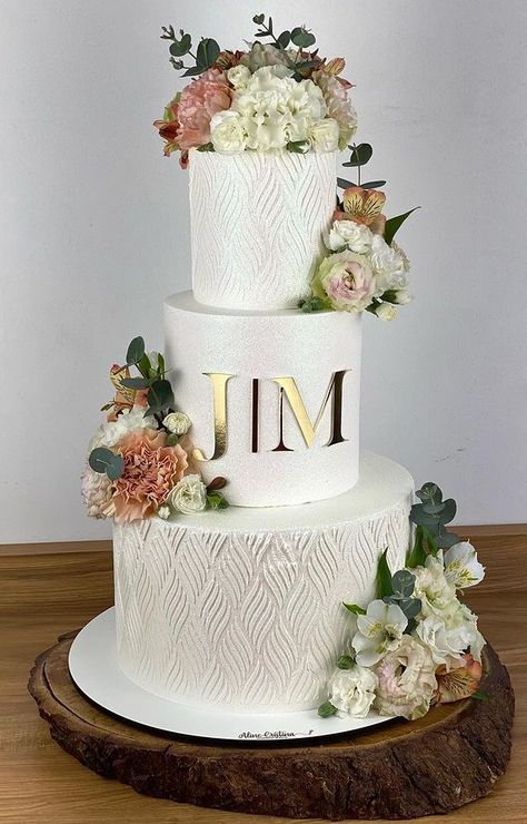 15 Th Birthday, Pictures Of Wedding Cakes, Sparkly Wedding Cakes, Wedding Cake Fondant, Cake Decorations Ideas, Tier Wedding Cakes, 2 Tier Wedding Cakes, Modern Birthday Cakes, Cakes Elegant