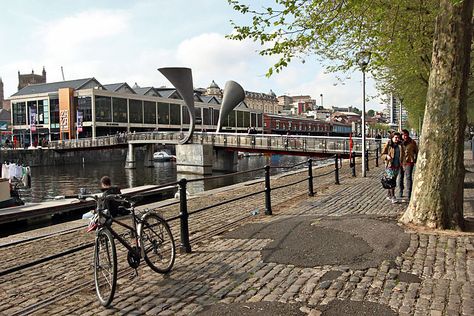 Pero’s Bridge, a famous landmark in Bristol, England, crosses a canal in the Harbourside area of the city Bristol Harbourside, Uk Holiday, City Of Bristol, Bath Uk, Globe Travel, Bristol England, Bristol City, Travel Globe, Uk Holidays