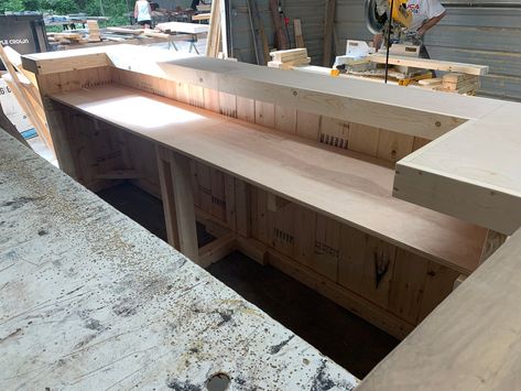 Ethan U-shaped Bar Unfinished Rustic Barnwood Style 2-level - Etsy Canada Sales Counter, U Shaped Bar, L Shaped Bar, Retail Counter, Diy Outdoor Bar, Home Bar Rooms, Bar Plans, Basement Bar Designs, Diy Home Bar