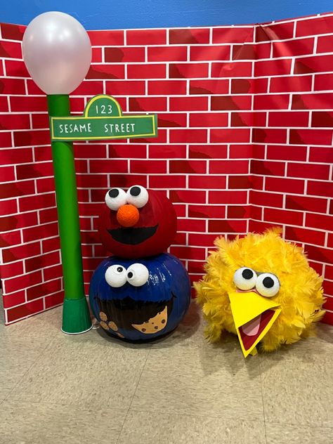 Sesame Street Truck Or Treat, Big Bird Pumpkin Decorating, Sesame Street Pumpkin Painting Ideas, Sesame Street Pumpkins, Elmo Trunk Or Treat, Sesame Street Trunk Or Treat Ideas, Big Bird Pumpkin, Decorated Pumpkins Contest, Cookie Monster Truck Or Treat