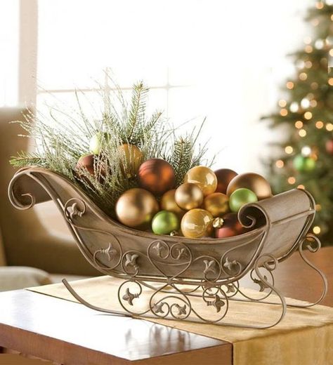 20 Sleigh Decoration Ideas during Winter this Year ~ Matchness.com Sleigh Decor, Christmas Sleigh Decorations, Sled Decor, Big Decorations, Christmas Sled, Table Centrepiece, Christmas Sleigh, Green Christmas Tree, Santa Sleigh