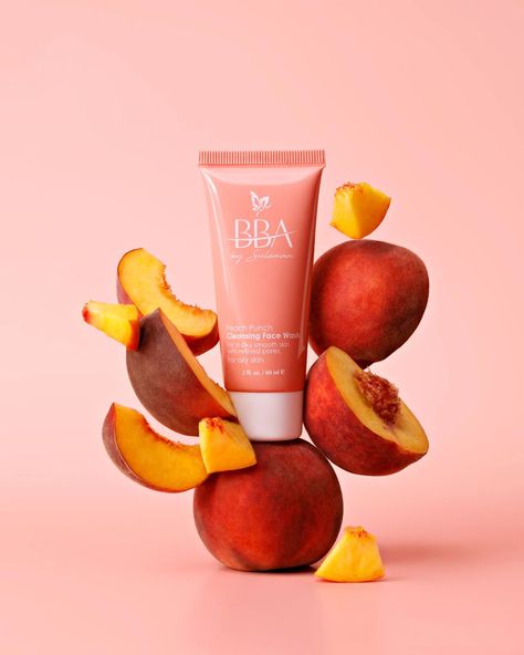 Fruit Skincare Photography, Raspberry Product Photography, Peach Product Photography, Fruit Product Photography, Cool Product Photography, Lotion Product Photography, Powder Product Photography, Model With Product, Product Photography Aesthetic