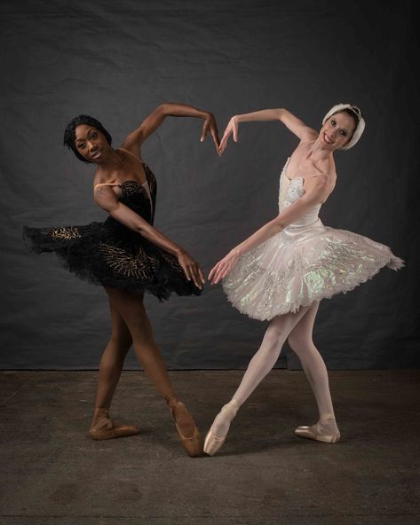 Joburg Ballet's Claudia Monja Guedes and Nicole Ferreira-Dill in 'Swan Lake in Black & White' Ballerina Photography, Ballerina Poses, Music Box Ballerina, Black Dancers, Ballet Dance Photography, Dance Picture Poses, Dance Photo Shoot, Dancer Photography, Ballet Pictures