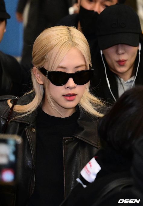 Rose Kacamata, Rose Sunglasses, Rosé Ysl, Ysl Sunglasses, Rosie Posie, Roseanne Park, Rose Blackpink, Icn Airport, Rose Park