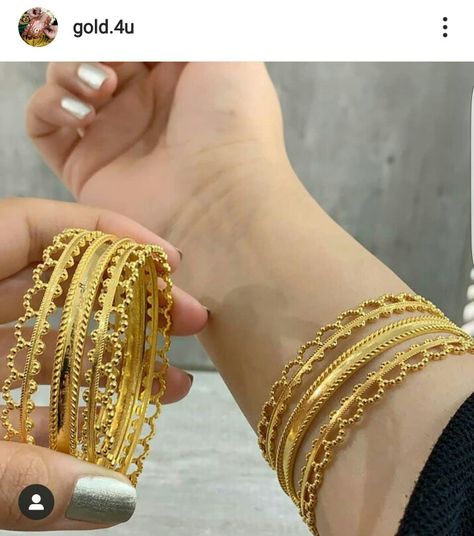 Plain Gold Bangles, Gold Bangles Indian, Unique Gold Jewelry Designs, Gold Bridal Necklace, Gold Bangles For Women, Black Beads Mangalsutra Design, New Gold Jewellery Designs, Gold Bangle Set, Gold Mangalsutra Designs