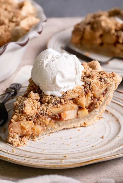 Gluten-Free Dutch Apple Pie (vegan & refined sugar-free) Sugar Free Apple Pie, Dairy Free Vanilla Ice Cream, Paleo Apple Pie, Vegan Pie Crust, Gluten Free Pie Crust, Dutch Apple Pie, Dutch Apple, Pie Flavors, Vegan Pie