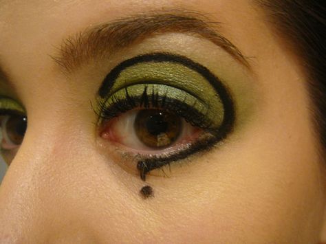 Riddler makeup #riddler #cosplay #makeup Riddler Eye Makeup, Question Mark Makeup, Green Day Makeup, Riddler Costume Diy, Riddler Nails, Riddler Costume For Women, Riddler Makeup, Riddler Halloween Costume, Green Goth Makeup