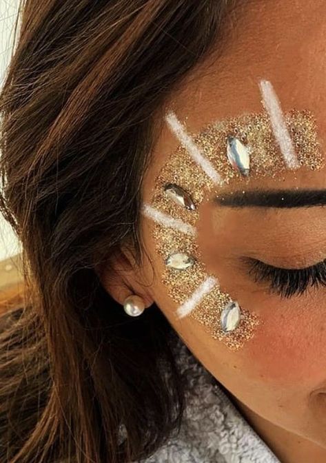 Black And Gold Face Paint, Cheer Face Paint Ideas, Glitter Bar Ideas, School Spirit Face Paint, Gold Face Paint, Stand Glitter, Glitter Face Makeup, Carnaval Make-up, Glitter Face Paint